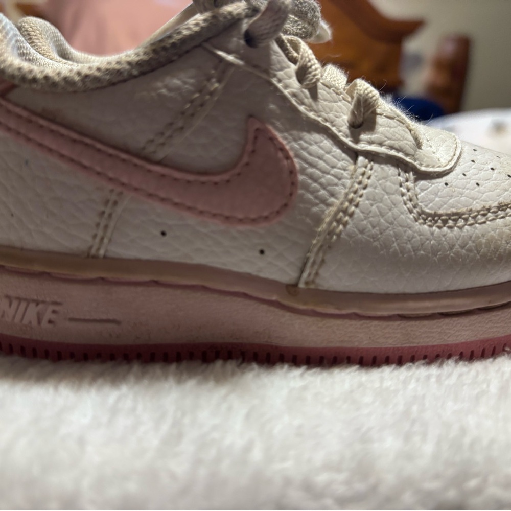 Nike Kids Sneakers in Pink and White